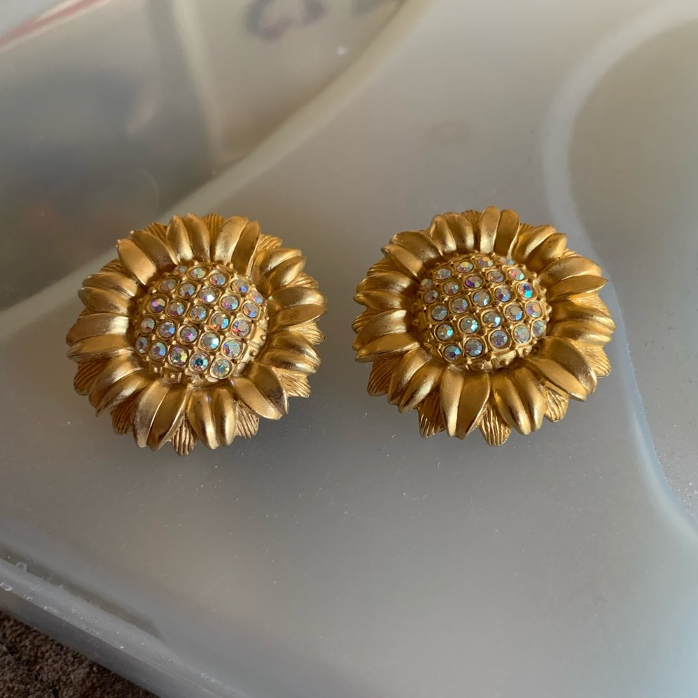 Crystal/Gold-tone flower earrings, vintage